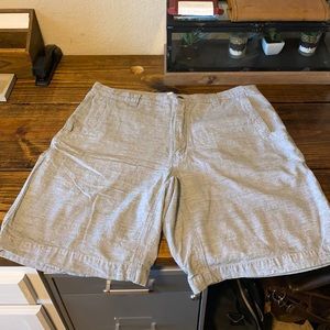 Mountain Khaki Short Grey Plaid 40x10